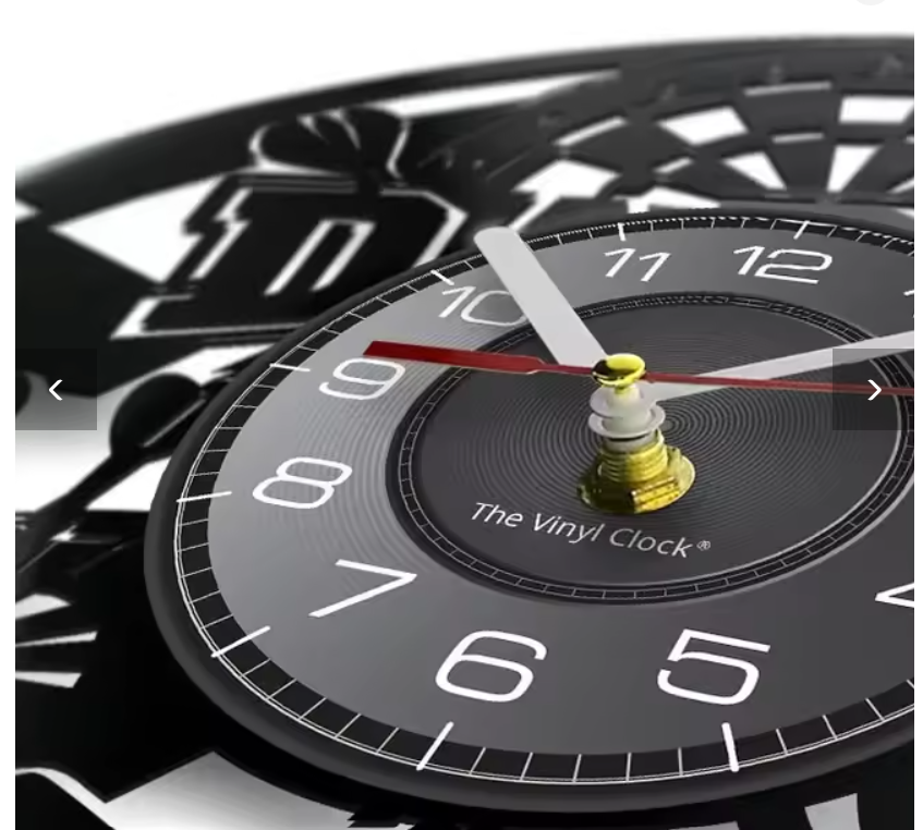 Uhr aus Alter Schallplatte im Darts Design
